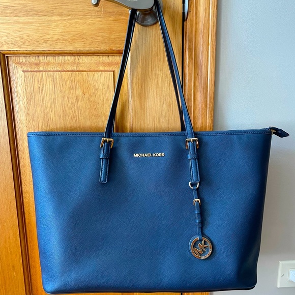 Michael Kors Women’s jet set travel multi function - Picture 1 of 3